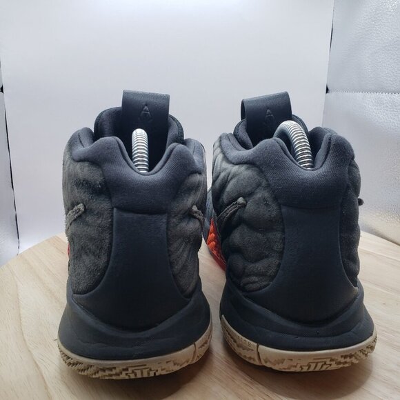 Size 8 - Nike Kyrie 4 Year of the Monkey Sneakers - Picture 5 of 7